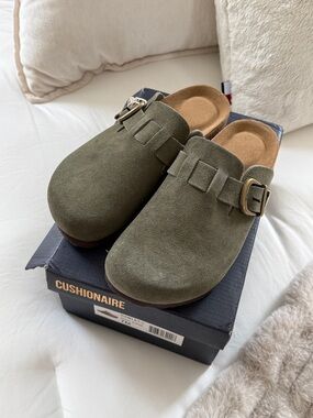 BRAND NEW Cushionaire Hamlet Suede Clog - Khaki suede olive green size 7